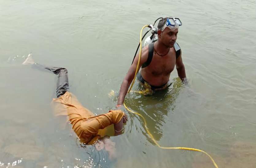 एनीकट पार करते वक्त शिवनाथ नदी में बहा साइकिल सवार युवक, डूबने से मौत