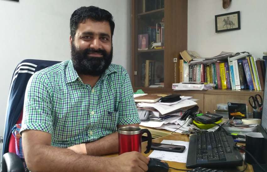 Ahmedabad News: आईआईटी गांधीनगर के प्रोफेसर ने बनाया है ऐसा नया पदार्थ, अब भारत में भी बन सकेंगे बुलेट ट्रेन के कोच