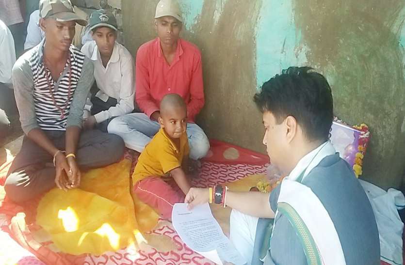 Jyotiraditya Scindia helps dalit bhavkhedi family in shivpuri 