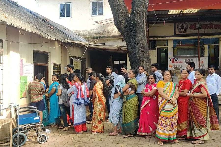 Maha Election: ईवीएम में कैद हुआ उत्तर मध्य मुंबई के प्रत्याशियों का भविष्य