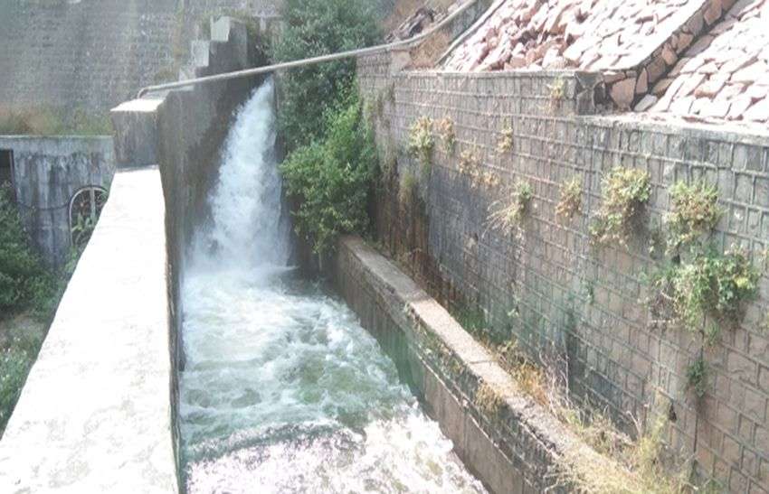 Water ran in both canals of Bhimsagar Dam