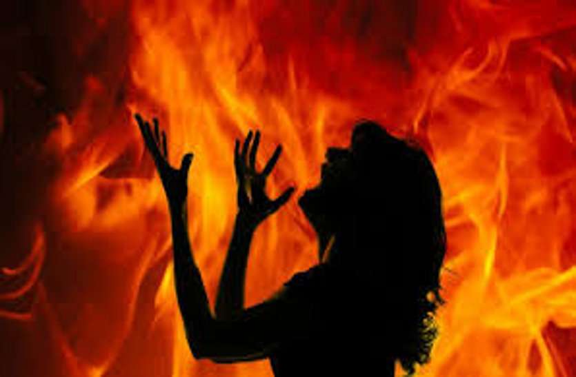 Daughter burnt mother alive in gwalior 