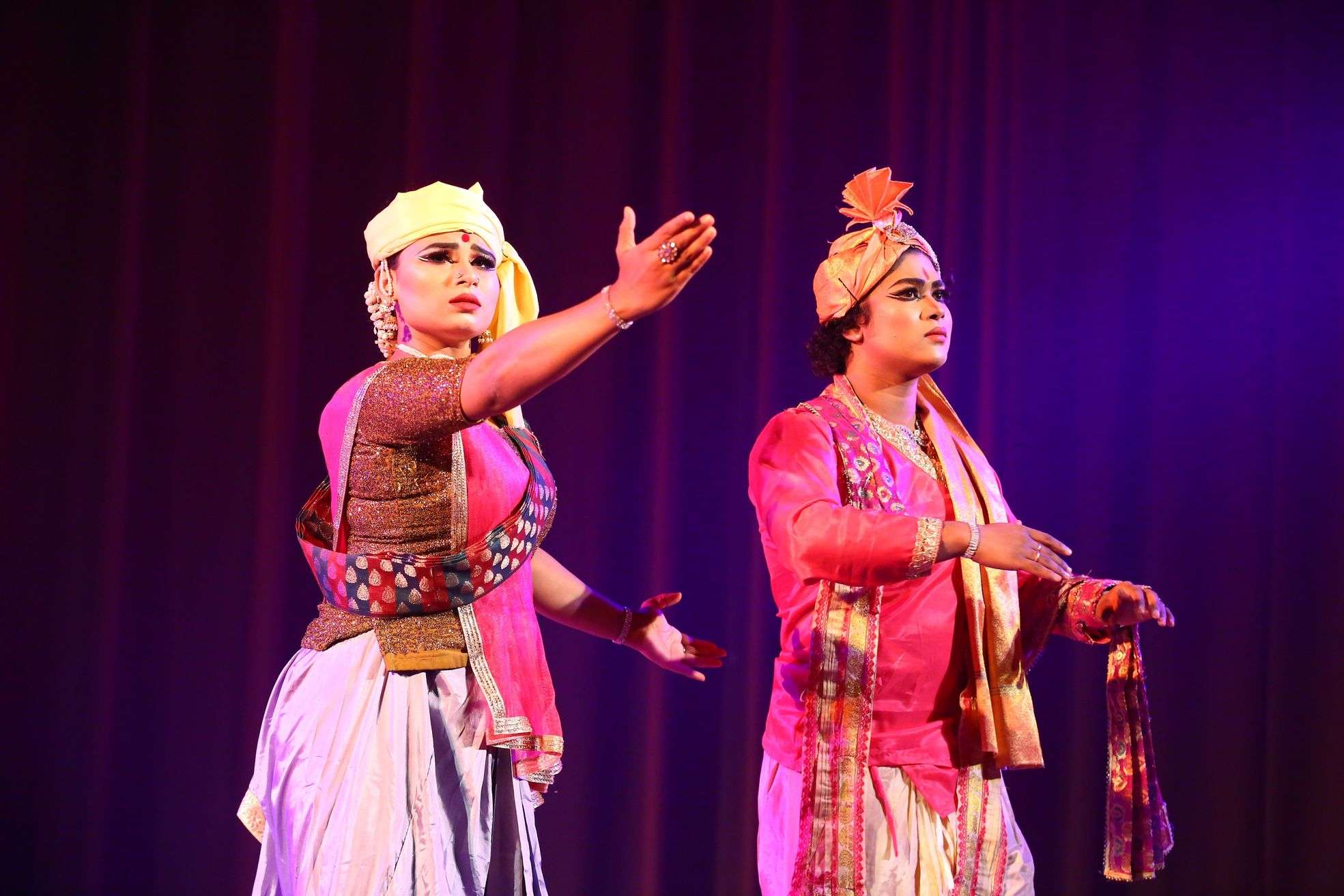 देवधानी नृत्य शैली में पेश किया मां दुर्गा का रौद्र रूप