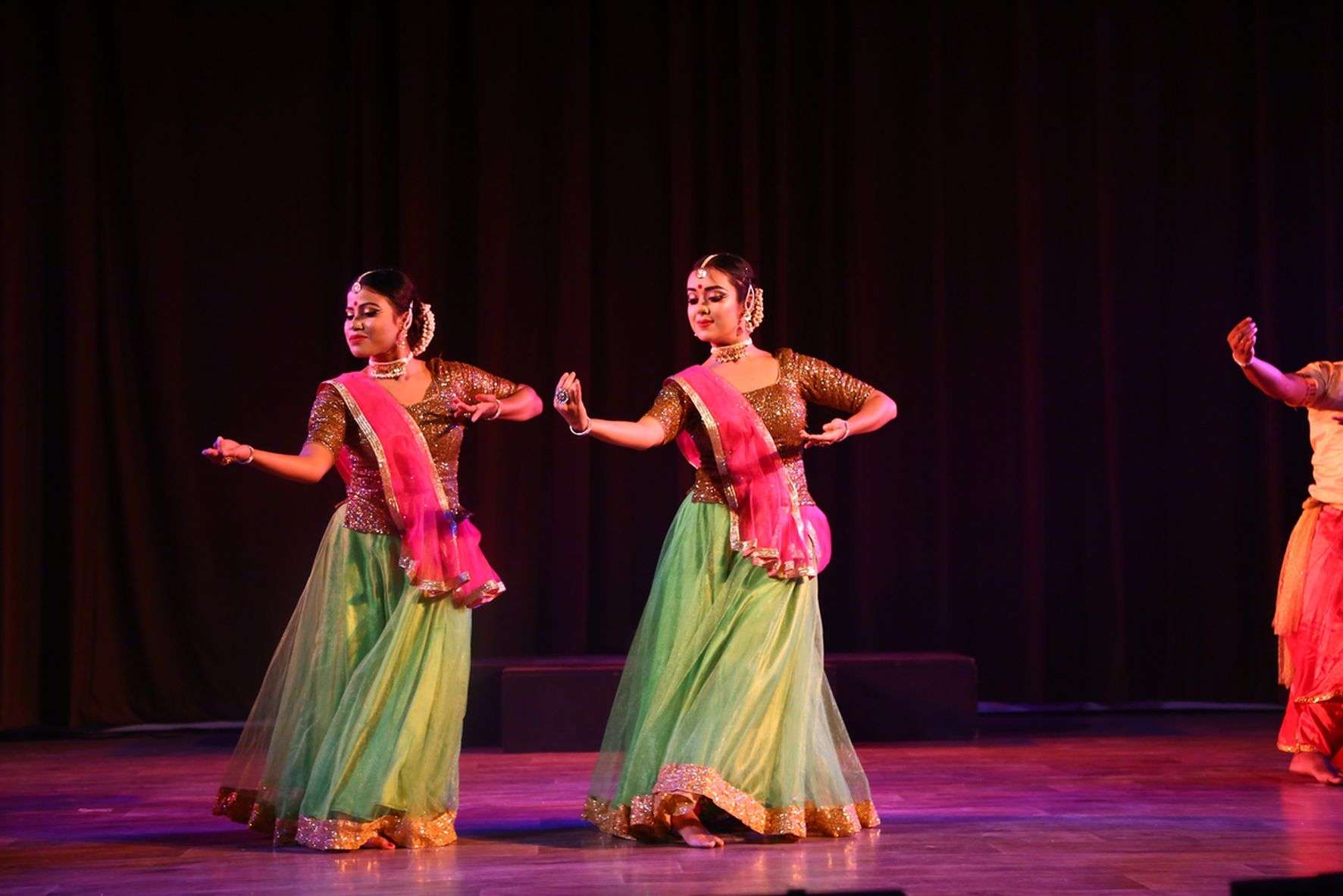 देवधानी नृत्य शैली में पेश किया मां दुर्गा का रौद्र रूप