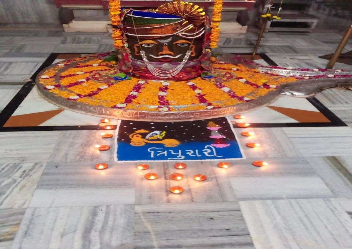 Dev Deepawali News; देव दीपावली पर प्रज्ज्वलित हुए 5100 दीपक