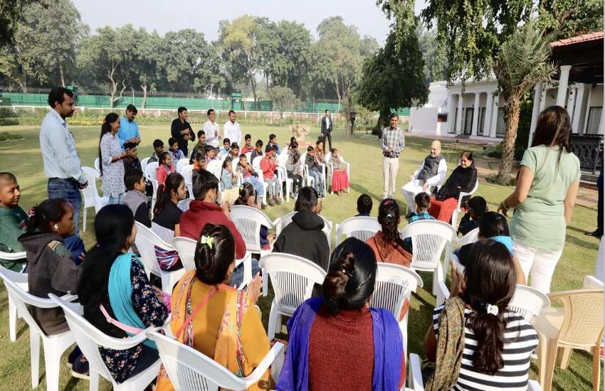 Ahmedabad News विश्व दिव्यांग दिवस पर...गृह मंत्री अमित शाह ने कलोल के 38 दिव्यांग विद्यार्थियों से की मुलाकात