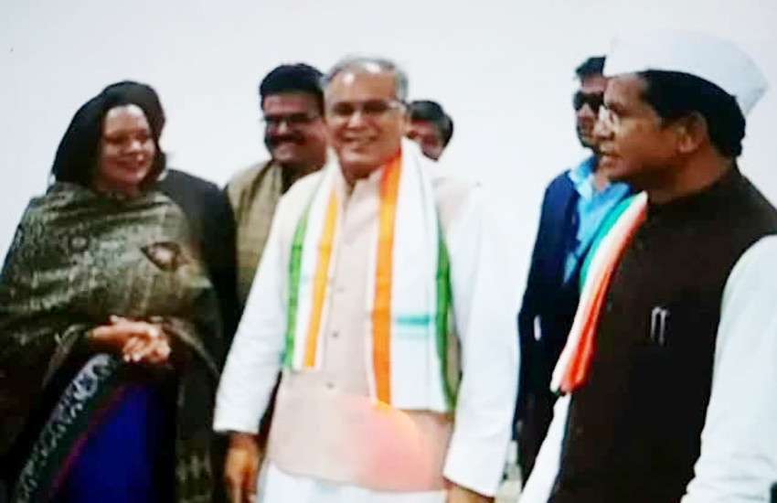 मेयर चुनाव से पहले बागी पार्षद ने थामा हाथ का साथ, पार्टी ने ली राहत की सांस