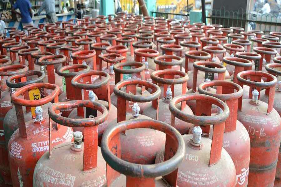 LPG gas cylinder rates get 60 rupees hike in 1 year
