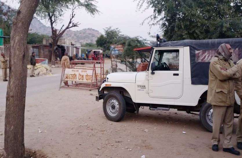 राजस्थान पंचायत चुनाव को लेकर हरियाणा बॉर्डर पर पुलिस जाप्ता तैनात, सभी वाहनों की तलाशी जारी