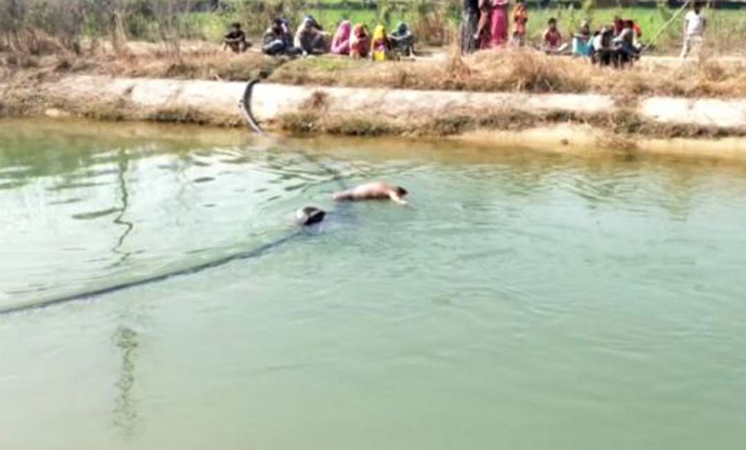 Dead body of youth found in canal, fear of murder