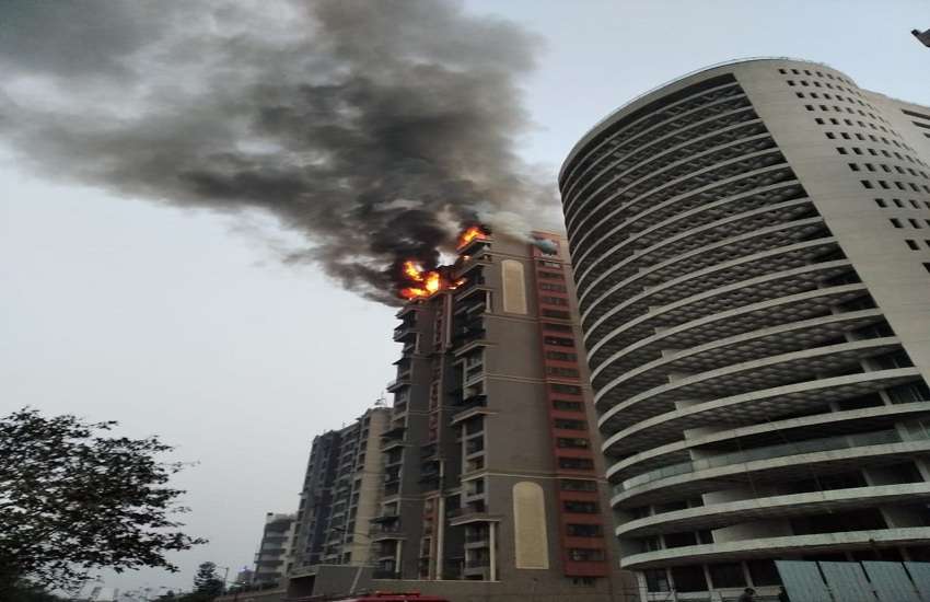 Navi Mumbai Fire : नवी मुंबई में भीषण आग, तीन अग्निशमन जवान झुलसे