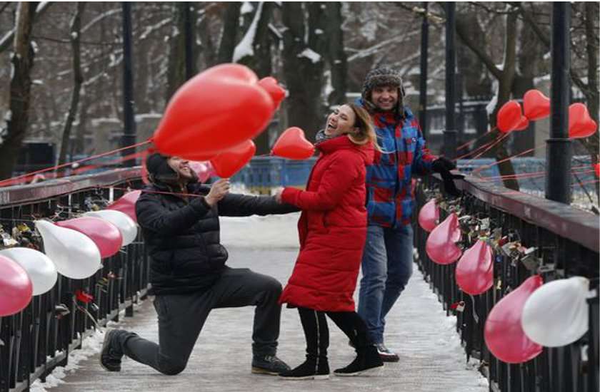 Valentines Day : मिलेगा मनचाहा प्यार वेलेंटाइन डे पर कर लें आसान उपाय