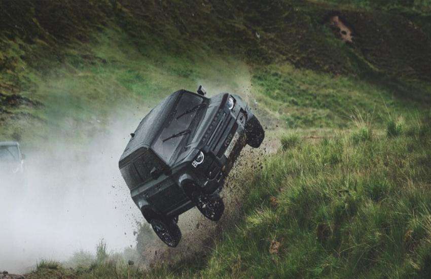 Land Rover Defender Will Do Stunts in James Bond Film