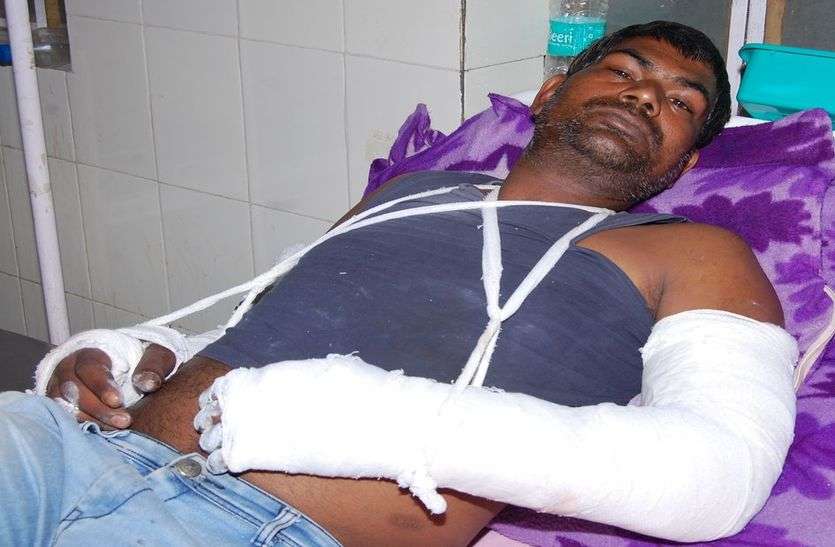 मरोत का बास के युवक से मारपीट कर हाथ तोड़ा