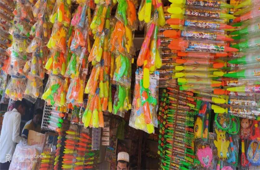 Holi festival looks set, herbal color shops adorned