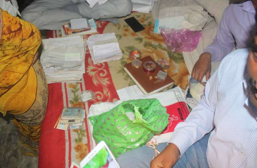 Lokayukta's raid on napa employee house in bhind