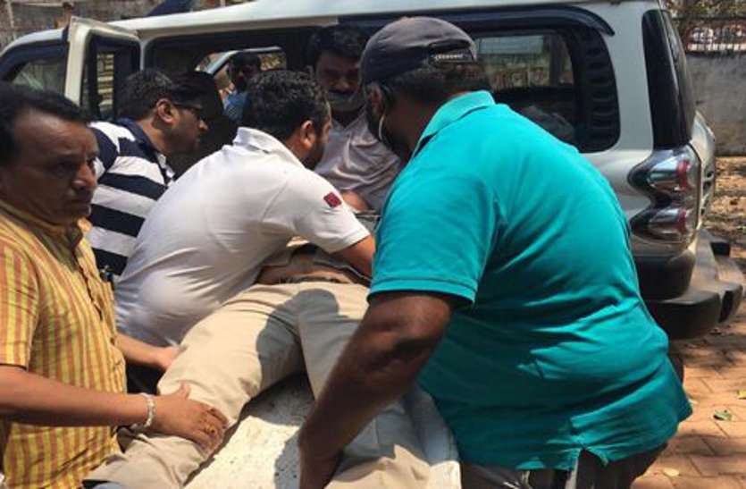 लॉक डाउन: सुरक्षा में लगी पुलिस पर आर्मी जवान और सब्जी व्यापारी ने तलवार से किया हमला, दो जवान घायल