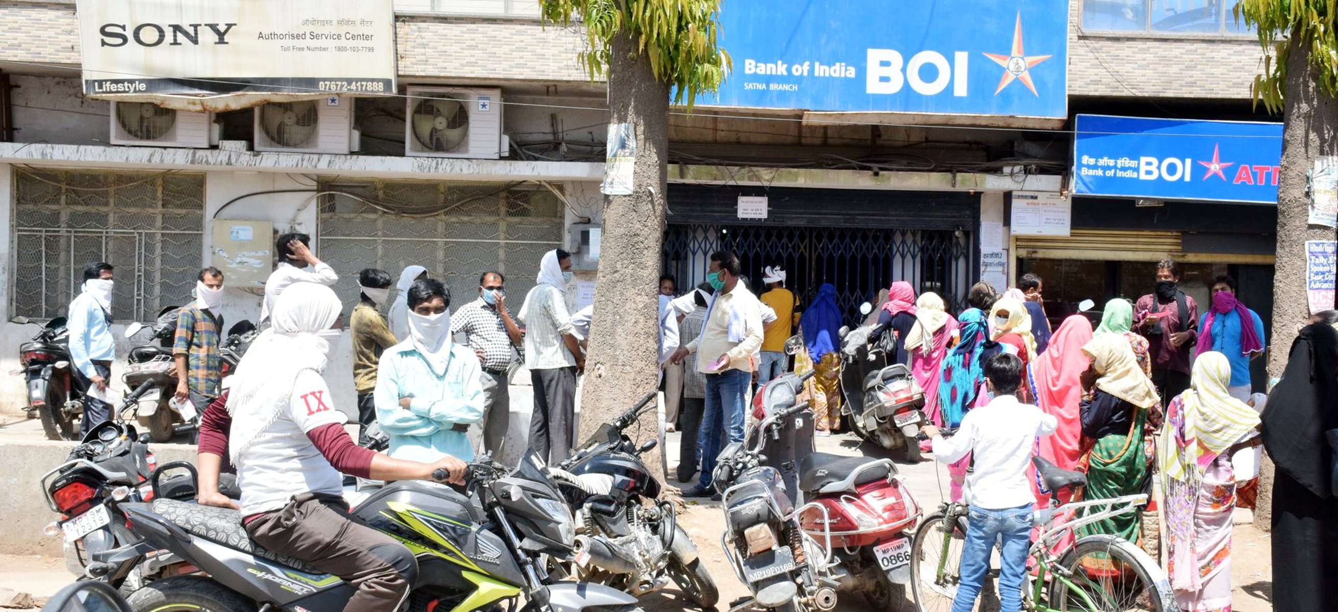 No entry to bank without mask in satna