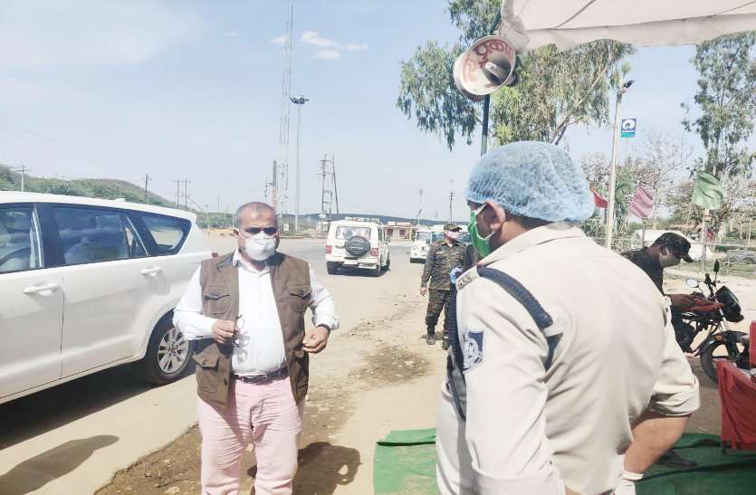 adg rajababu inspection at gwalior city entrance checking point