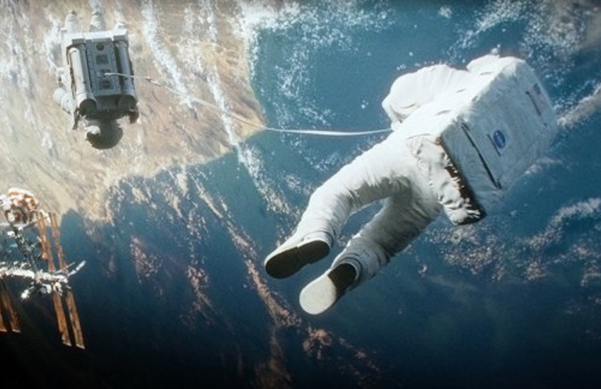 जल-थल-नभ के बाद अब अंतरिक्ष में होगी फिल्म की शूटिंग, पृथ्वी से 250 मील की ऊंचाई पर बनेगा सेट