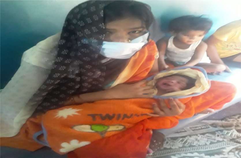 Three women delivered in train in a week, all three gave birth to a baby girl