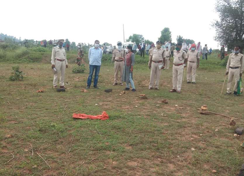 भाजपा नेता की हत्या मामले में पति-पत्नी और पुत्र गिरफ्तार, गोली मारने के बाद मुर्गा काटने वाले हथियार से काटा सिर