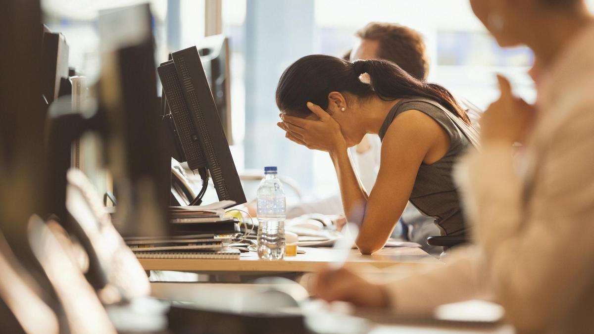 पुरुषों की तुलना में महिलाएं लगातार काम करने से अवसाद में आ जाती हैं
