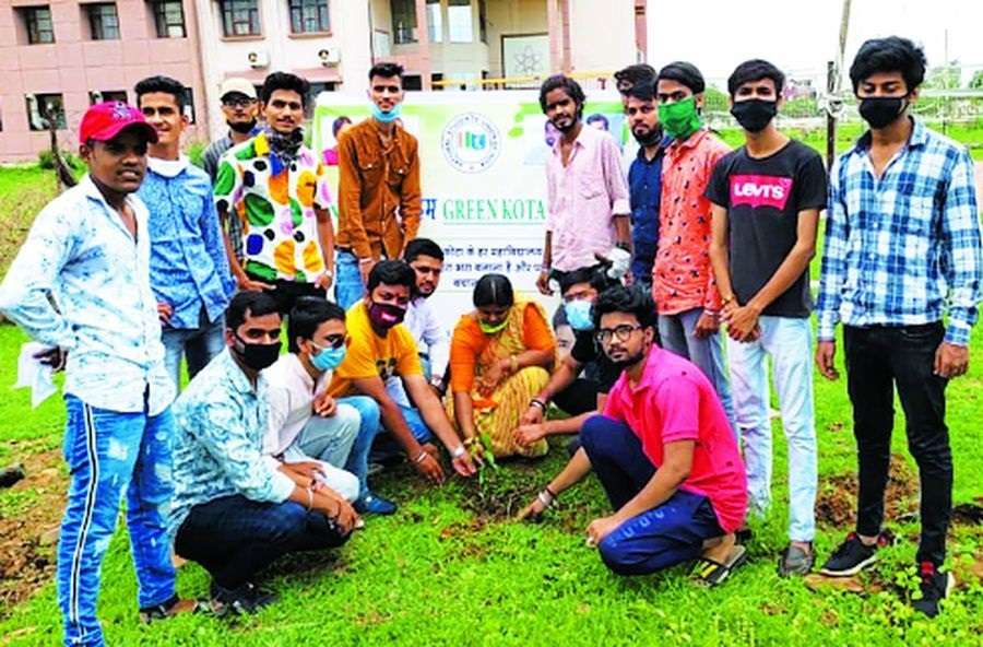 कोटा शहर को हरा भरा बनाने को उमड़े संगठन, एक दिन में लगाए 700 से ज्यादा पौधे