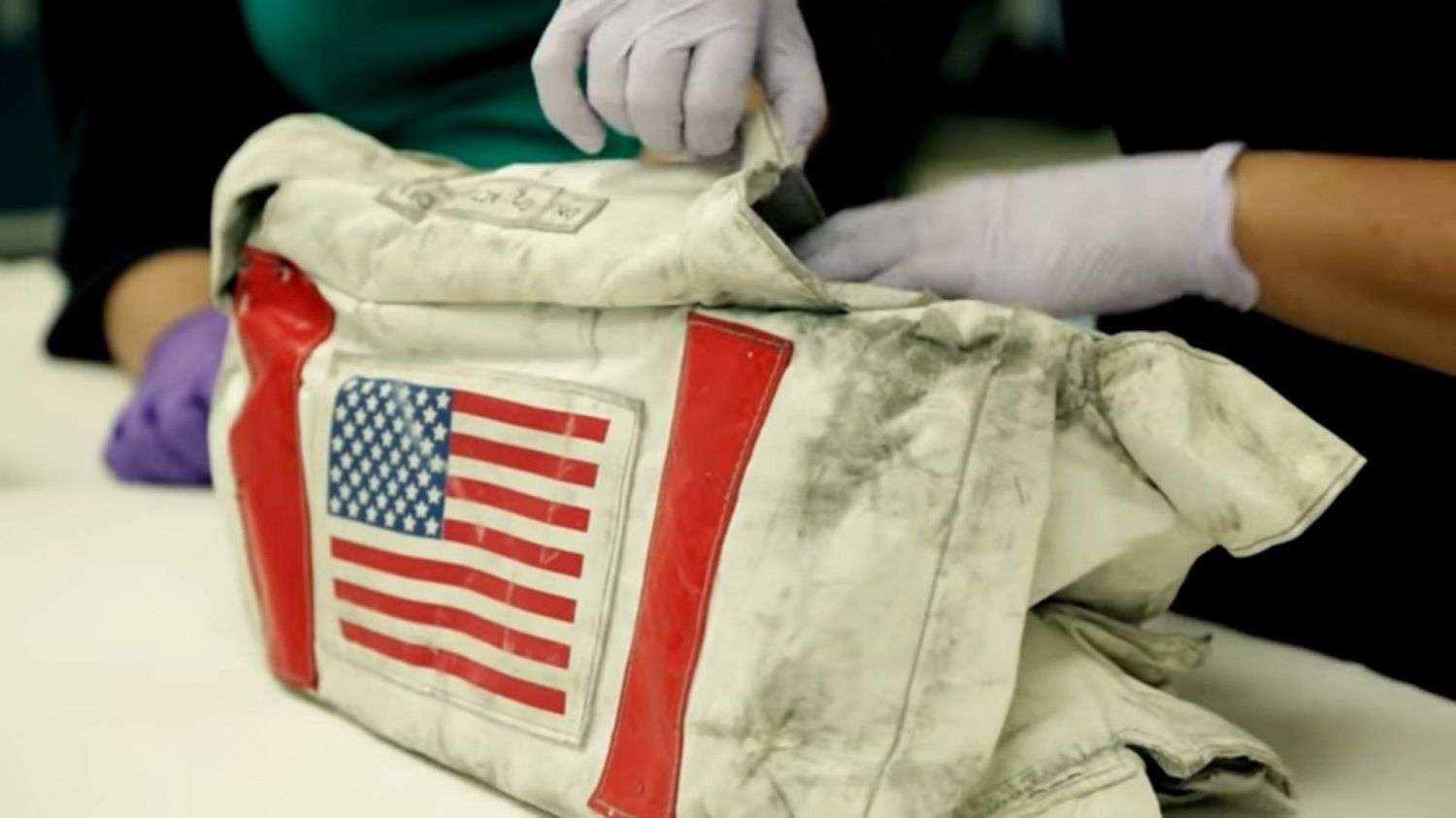 स्पेस साइंस: वैज्ञानिकों ने बनाया 'डस्टबस्टर' जो अंतरिक्ष यात्रियों को बचाएगा चांद की धूल-मिट्टी से