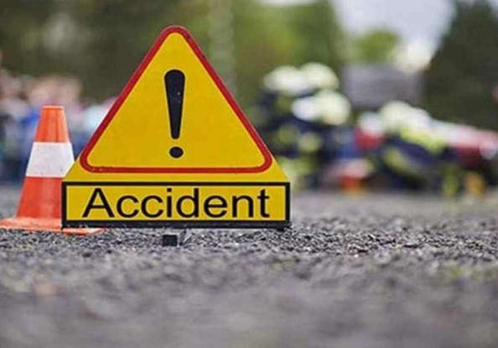 Road Accident : दवा लेने जा रहे पिता-पुत्र को मिनी ट्रक ने रौंदा, मौत