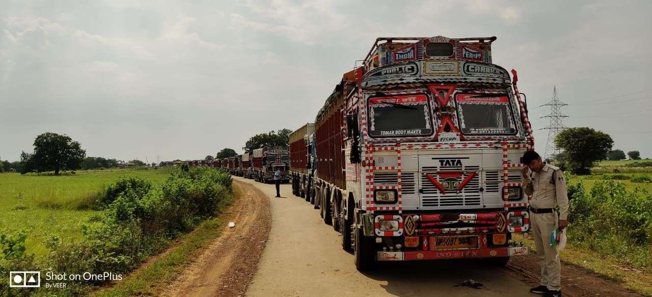  37 trucks going to UP after transporting overload of mineral from Satna were caught in Rewa