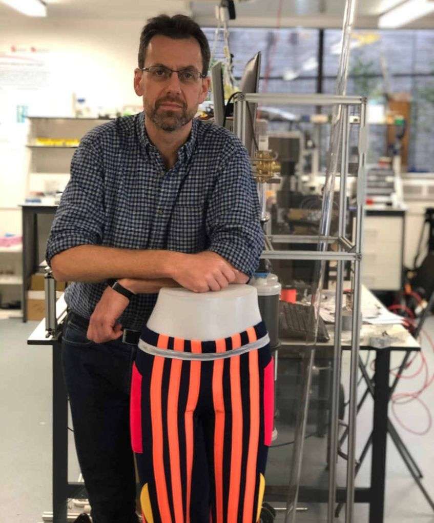 वैज्ञानिक बना रहे ऐसा 'स्मार्ट ट्राउजर' जिसे पहनकर दिव्यांग बिना व्हीलचेयर के चल फिर सकेंगे