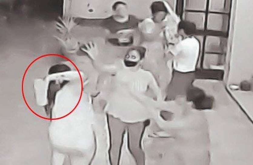 Couple Challenge gf beaten women share her pic with husband punjab