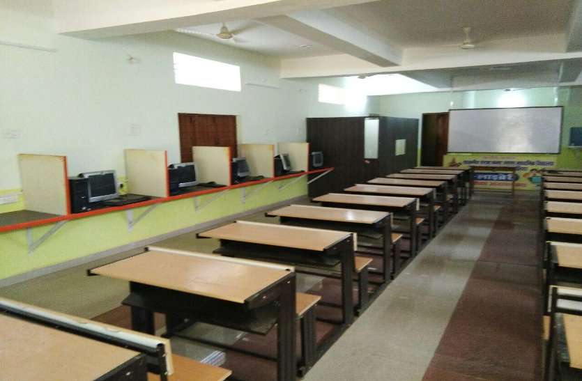Padma Girls Higher Secondary School e library in gwalior 
