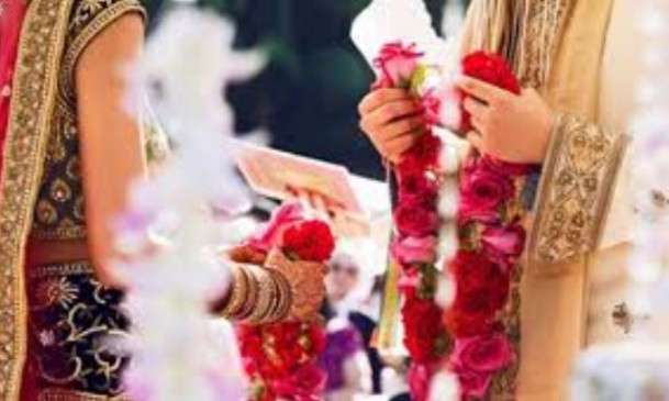 karnataka-wedding-parents-cancel-wedding-groom-run-away-marriage-hall-karnataka-shadi-bridal-saree-hassan-shadi_730x365.jpg