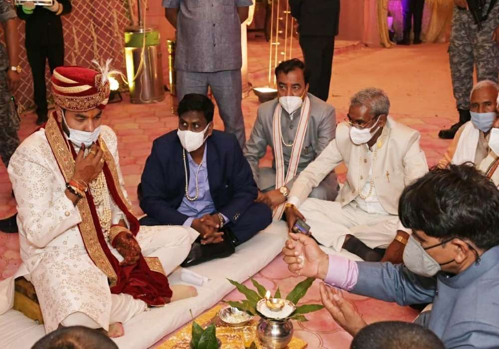 उप मुख्यमंत्री केशव प्रसाद मौर्य के बेटे की रायबरेली में हुई शादी, कई प्रमुख नेता और अधिकारी हुए शामिल