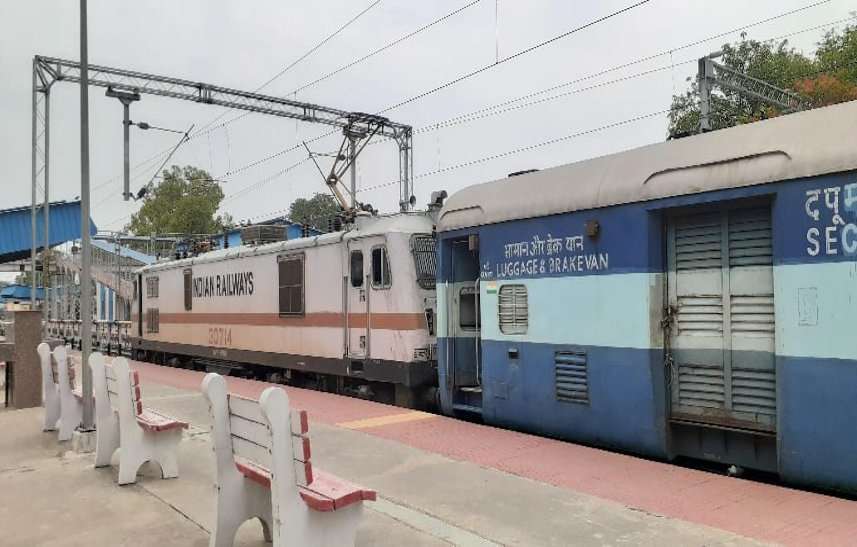Railway: पहले दिन ही घोर लापरवाही, नहीं हुई ट्रेन से आए यात्रियों की जांच