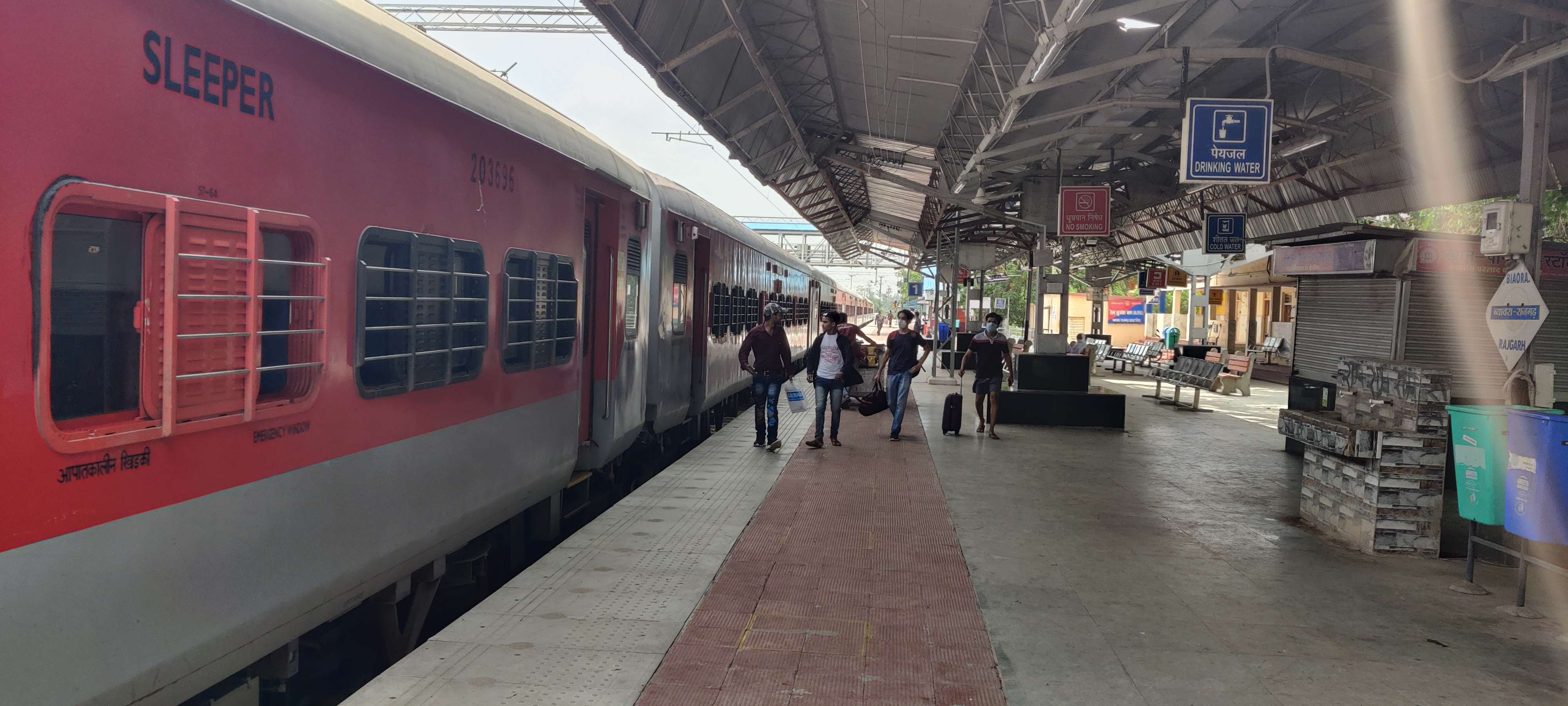 Railway news : महज छह यात्री बैठे... पहले दिन समय से पहले पहुंची चंडीगढ़ एक्सप्रेस, आधे घंटे खड़ी रही