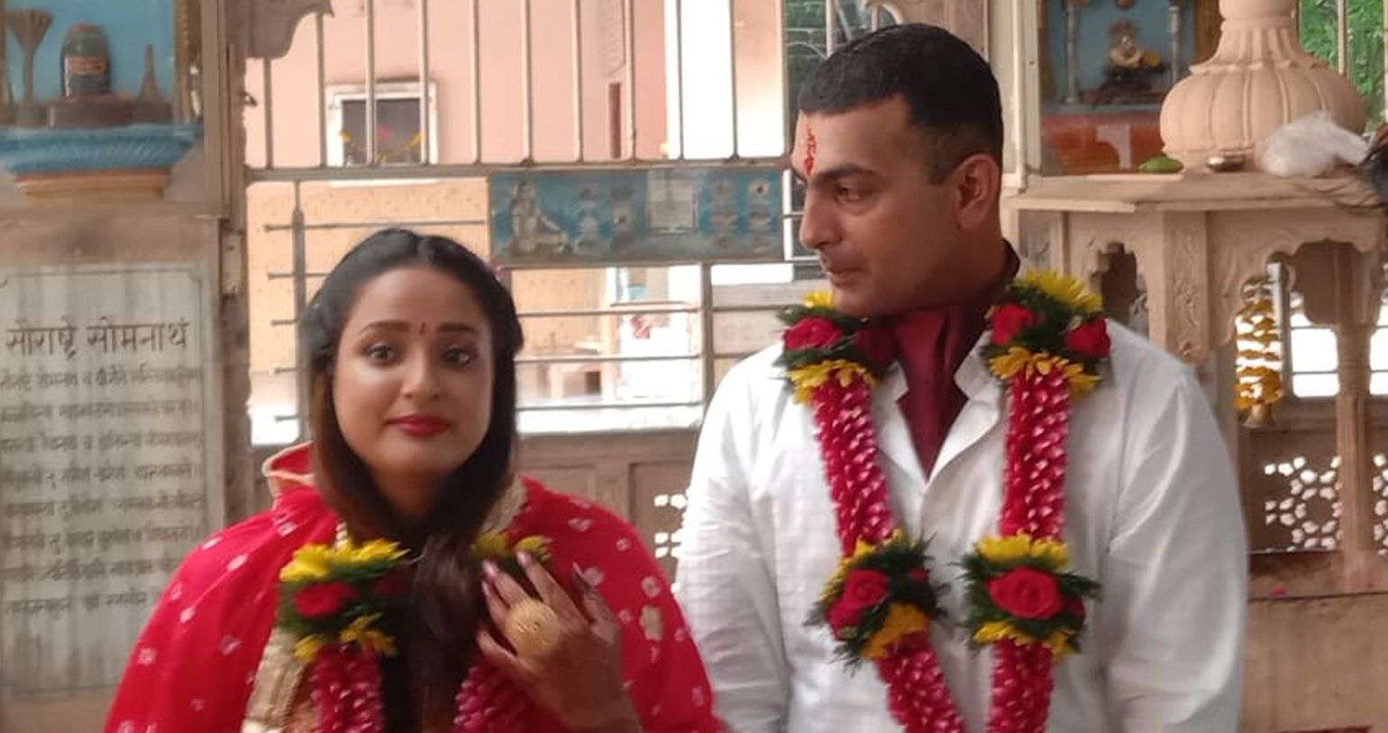 VIDEO सिटी मजिस्टे्रट ने मेजर के साथ की 500 रुपए में सादगी से शादी