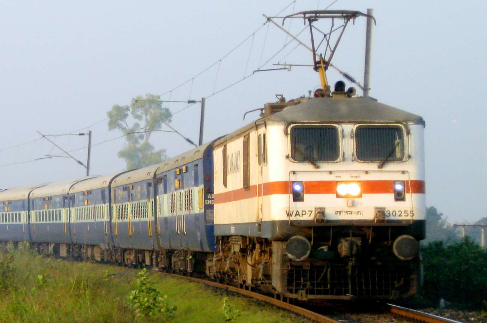 RAILWAY--रेलमंत्री के कार्य संभालते ही रेल विद्युतीकरण कार्य ने पकड़ी गति