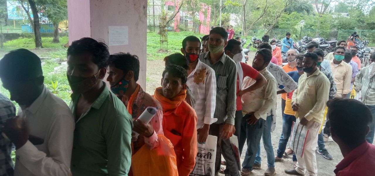 Parents queue to get children admitted in schools