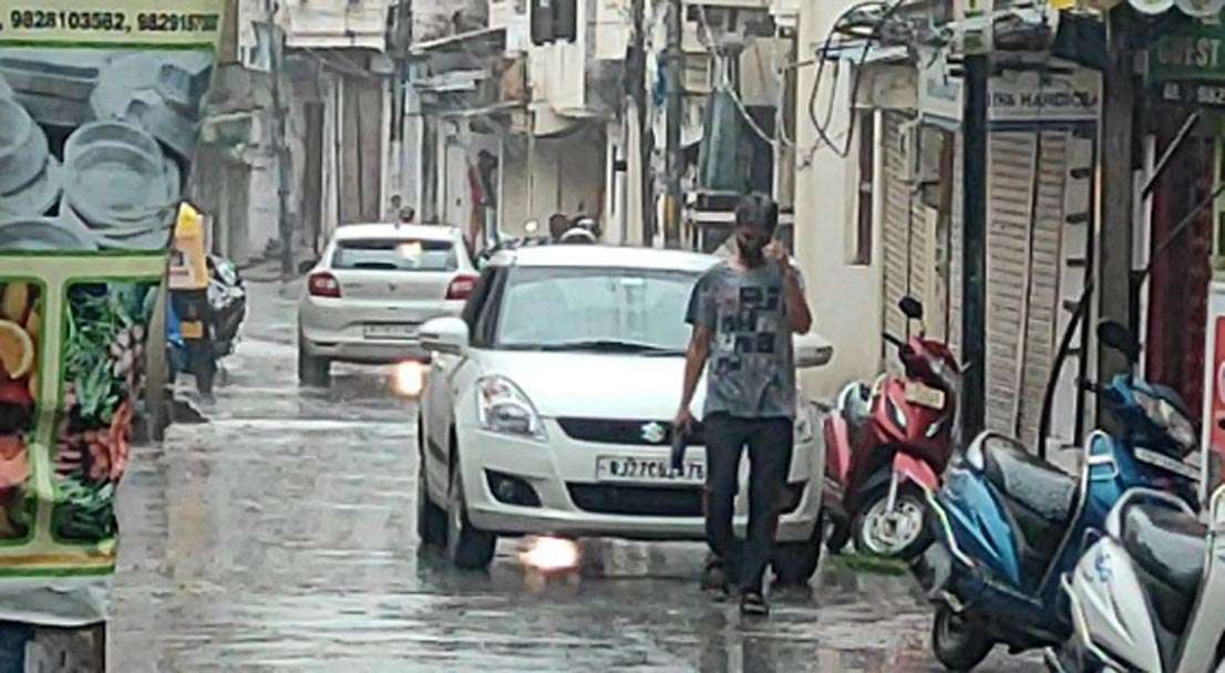 उदयपुर शहर में बारिश के नजारे। 