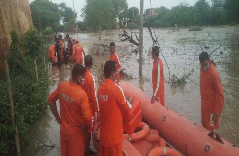 Army Rescue in Flood : मध्यप्रदेश एवं राजस्थान की सीमा पर 6 घंटे चला रेस्क्यू ऑपरेशन, 187 को बाढ़ से बचाया