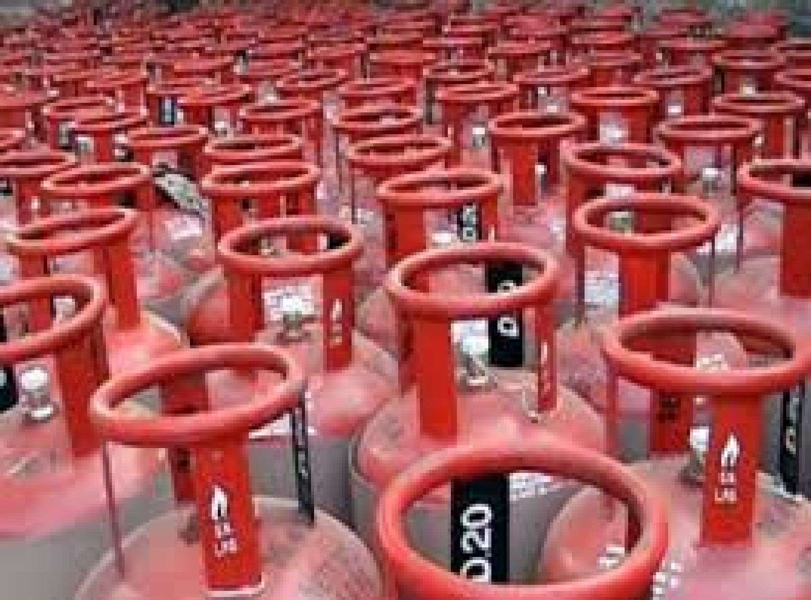 Burhanpur: Inflation, 60 percent gas refills are not being done in Ujjwala scheme