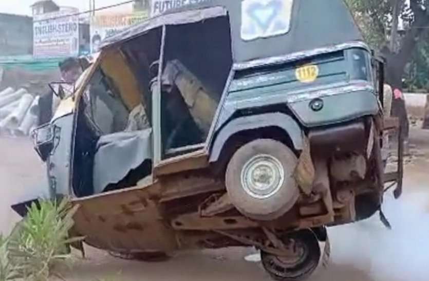Auto ran without driver In Shivpuri