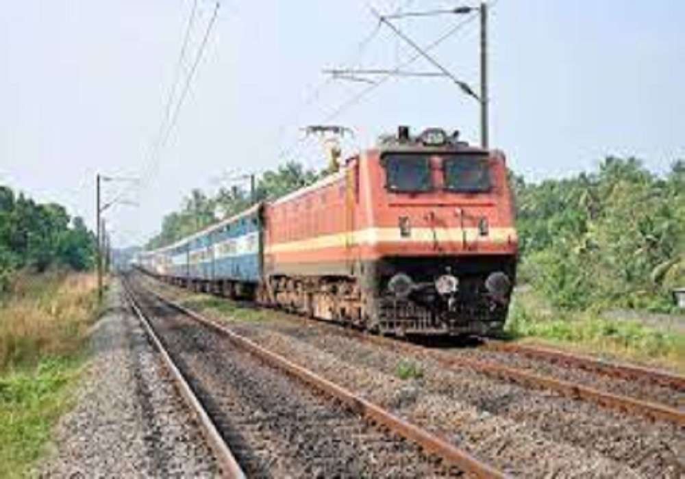 Indian railways: कोहरे के चलते रेलवे ने दिसंबर से ट्रेनों का नया शेड्यूल किया जारी, पांच जोड़ी ट्रेनें रहेंगी निरस्त