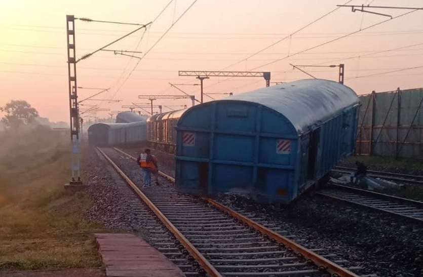 Goods train accident, railway stopped all trains