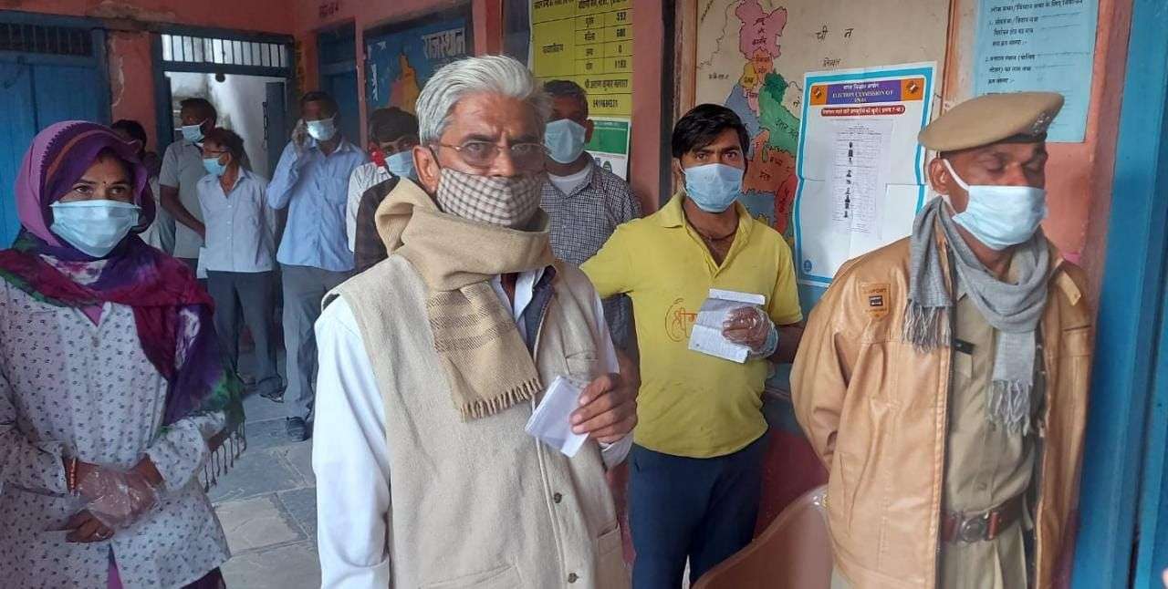 वल्लभनगर व धरियावद में मतदान शुरू, अतिसंवेदनशील केन्द्रों पर भारी सुरक्षा बल
