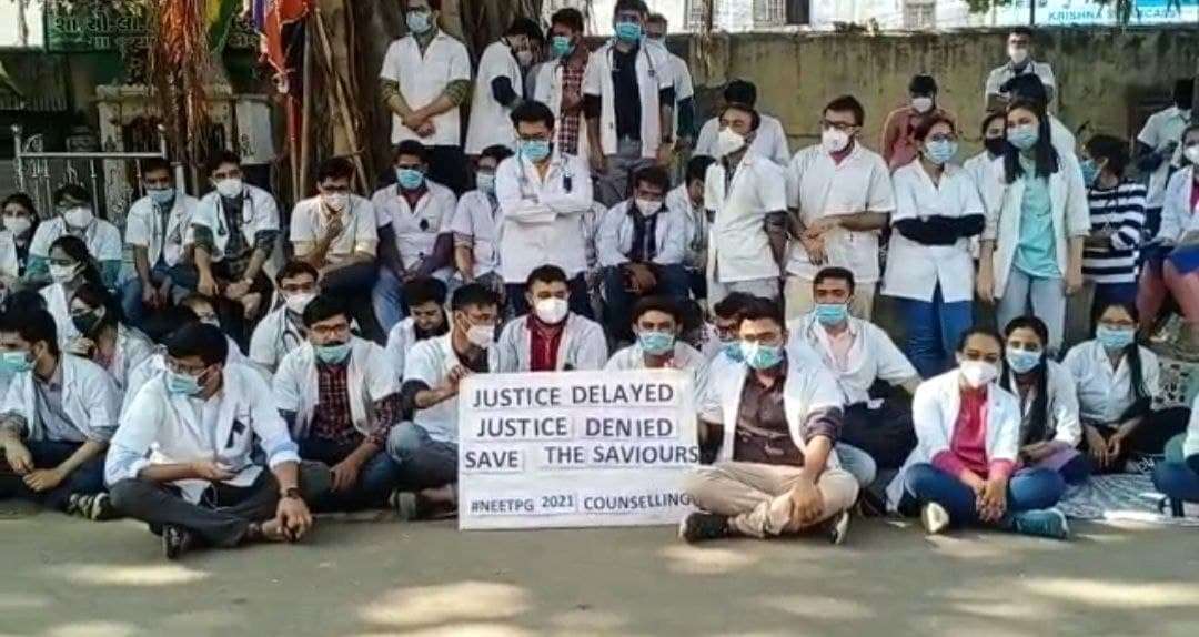 नीट पीजी काउंसलिंग में देरी पर अहमदाबाद सहित राज्यभर में हड़ताल पर रहे रेजिडेंट चिकित्सक