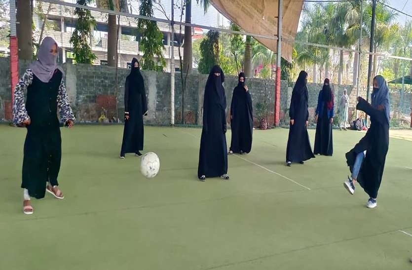hijab news , women played football and cricket in hijab